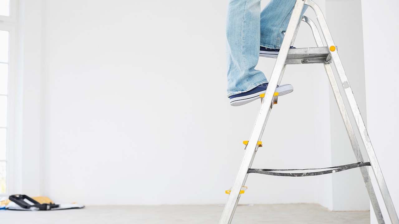 10-must-have-tools-every-homeowner-needs-ladder