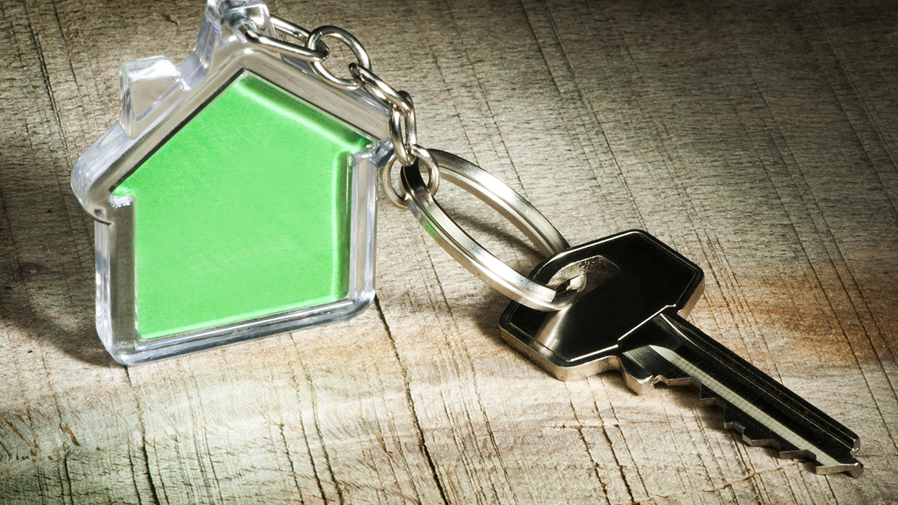 7-reasons-your-home-is-lingering-on-the-market-featured