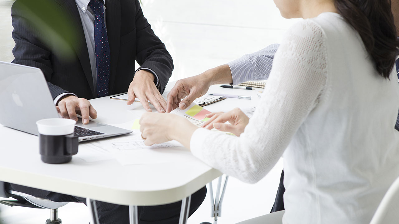 what-real-estate-agents-really-do-behind-the-scenes-featured