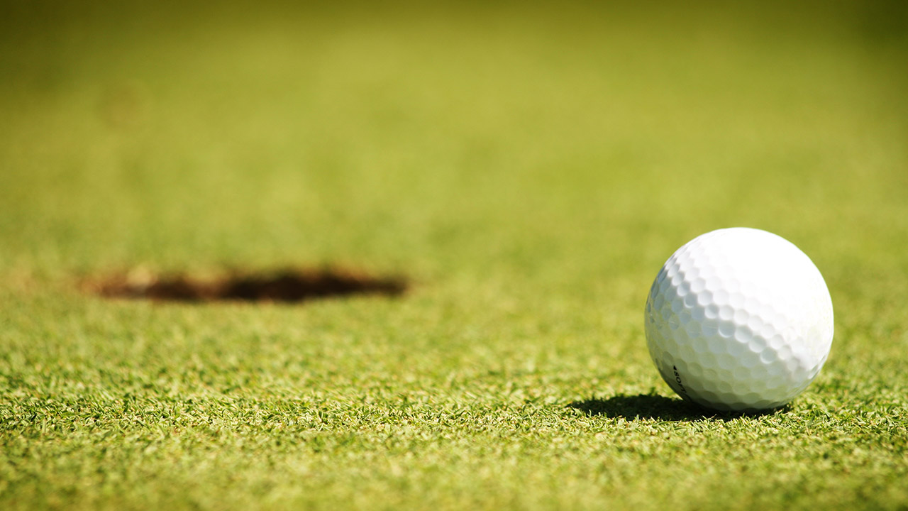 what-you-need-to-know-about-buying-a-home-on-a-golf-course-featured