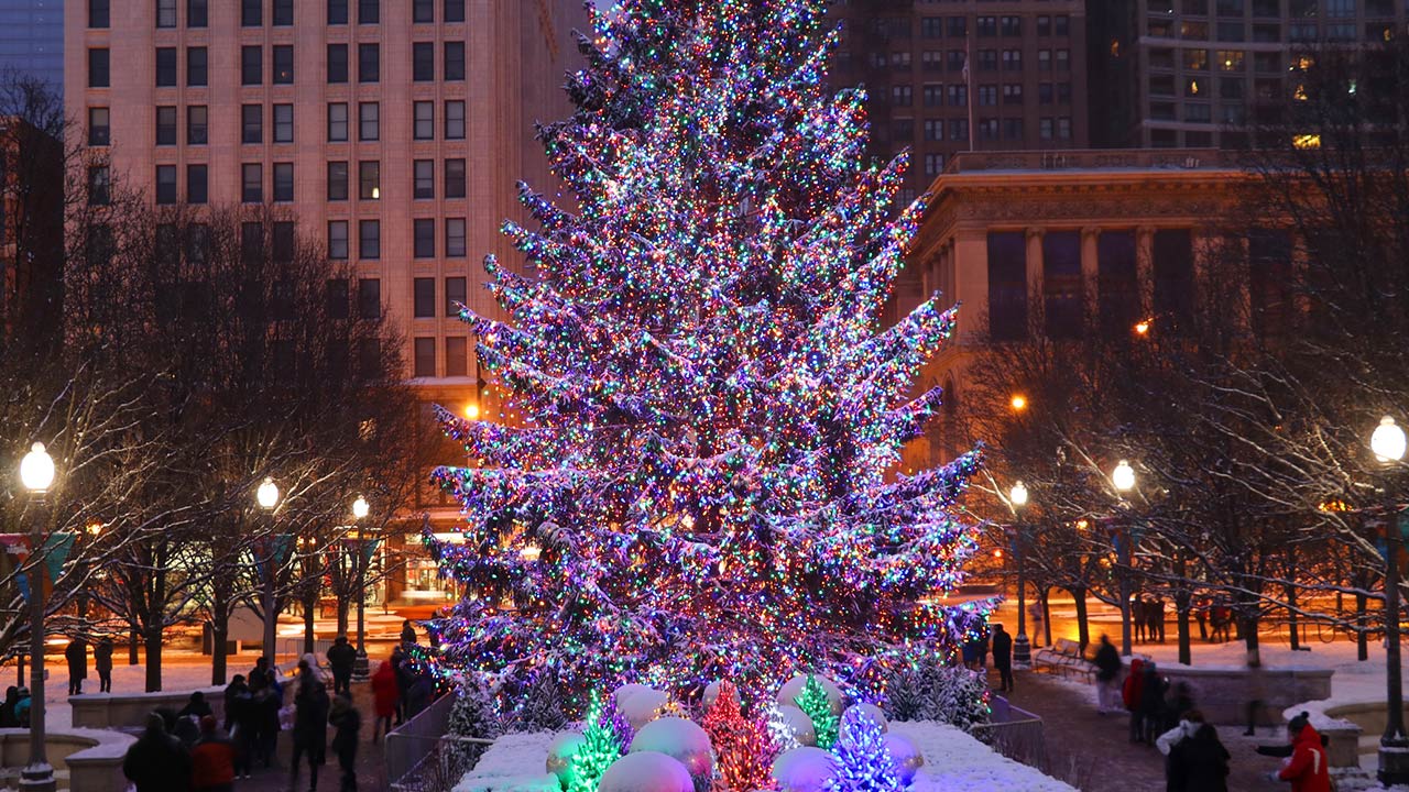 Photo of Chicago downtown cityscape with decorated Christmas tree glowing in the dark