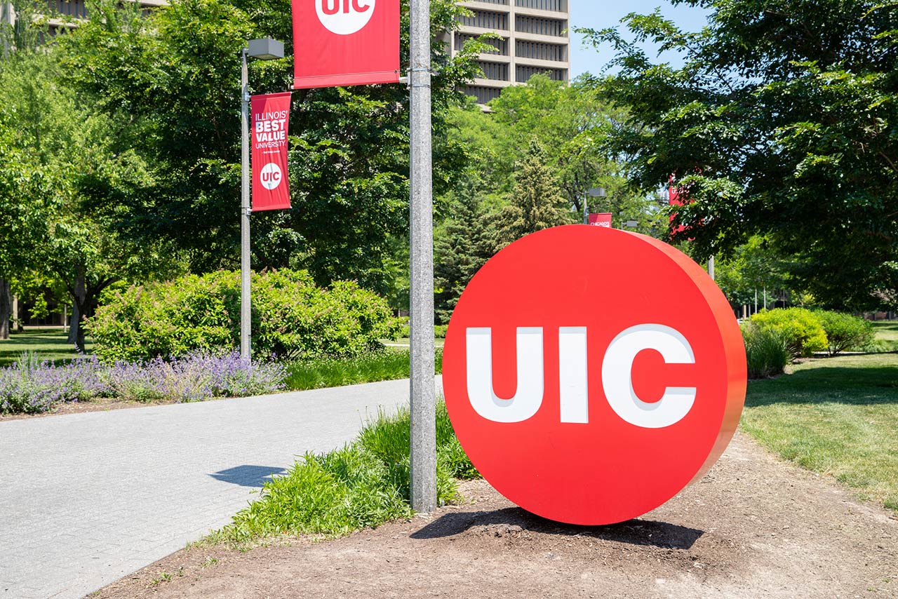 University of Illinois at Chicago logo on its campus.