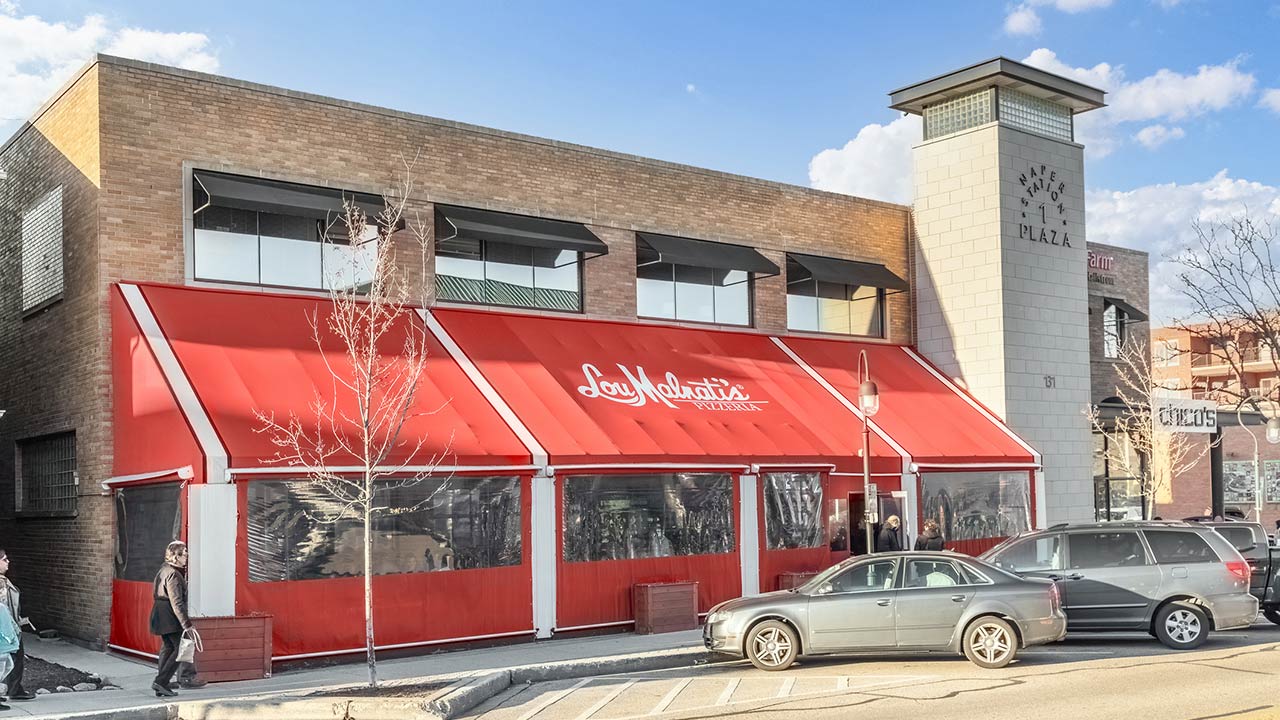 Lou Malnati's Pizza is a famous Chicago-style pizza restaurant chain in Illinois