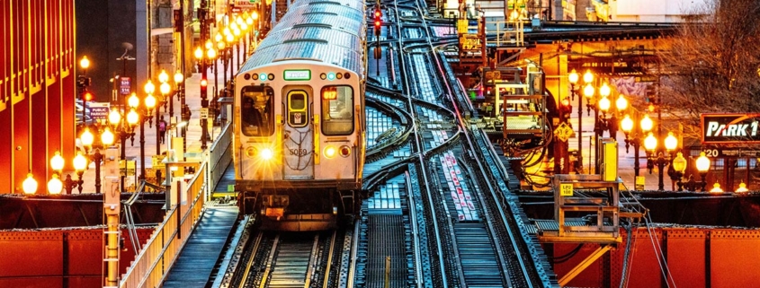 A Harlem Green line train entering into Adams Wabash station